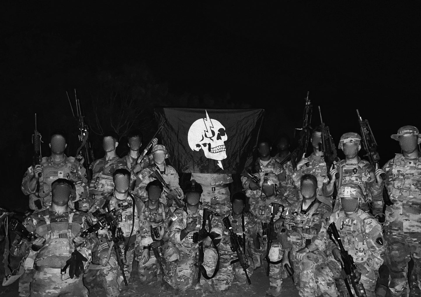 B/W Skull Flag.
